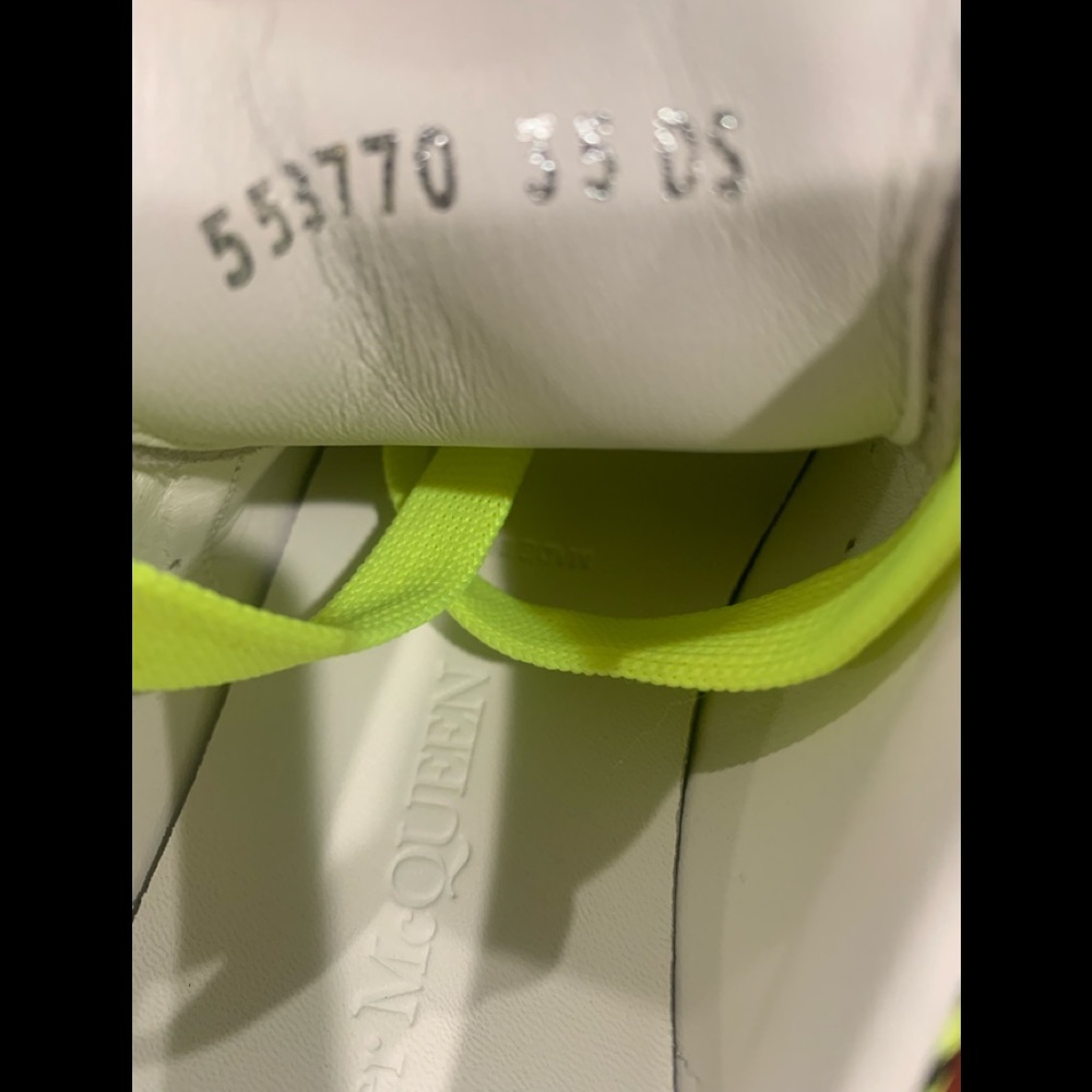 Fit:Runs narrow; if between size, order 1/2 size up
